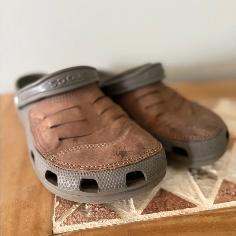 Crocs Yukon Vista II Men’s Leather Clogs Brown Slip-On Sandals Size 9